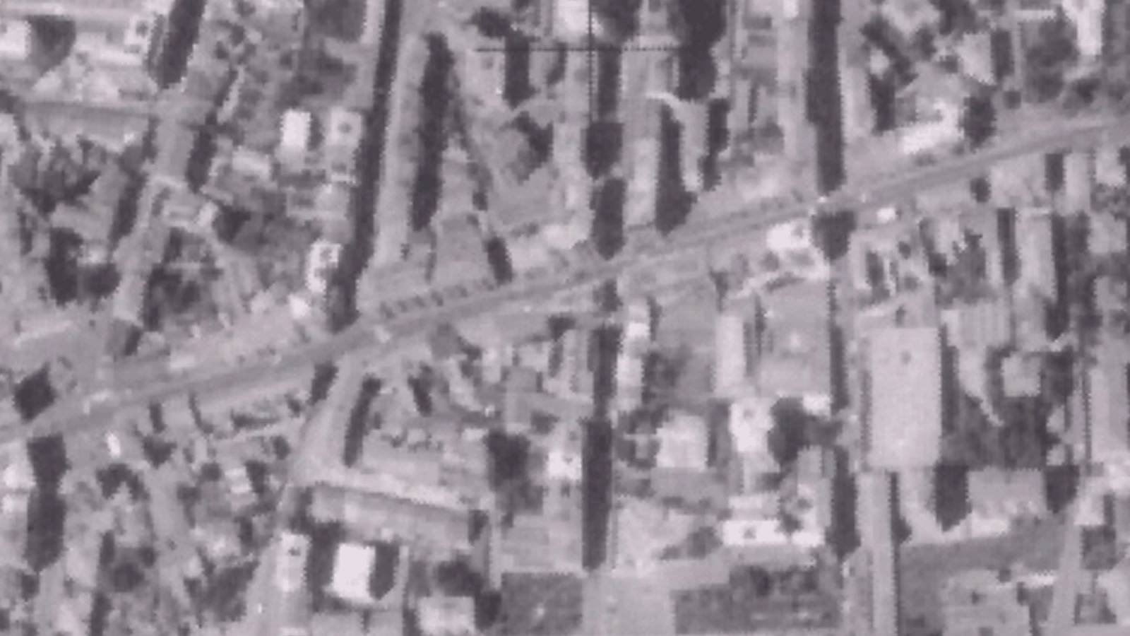 Veduta aerea in bianco e nero di Viale Roma a Novara nel 1991